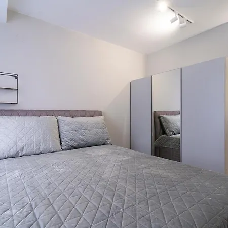 Coop Apartments, דירה